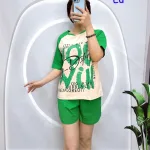 Đồ bộ quần đùi áo tay ngắn in nhiều chữ màu đậm