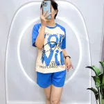Đồ bộ quần đùi áo tay ngắn in nhiều chữ màu đậm