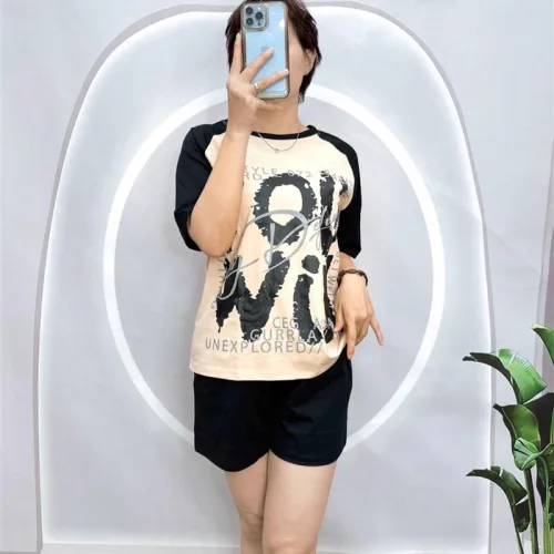 Đồ bộ quần đùi áo tay ngắn in nhiều chữ màu đậm