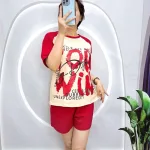 Đồ bộ quần đùi áo tay ngắn in nhiều chữ màu đậm