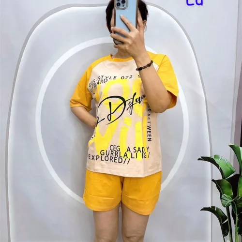 Đồ bộ quần đùi áo tay ngắn in nhiều chữ màu đậm