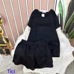 Đồ bộ quần đùi áo tay ngắn màu trơn in chữ dập nổi