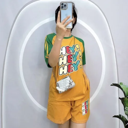 Đồ bộ quần đùi áo tay ngắn phối 2 sọc viền in chữ hey