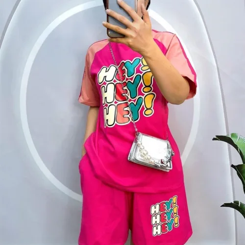 Đồ bộ quần đùi áo tay ngắn phối 2 sọc viền in chữ hey