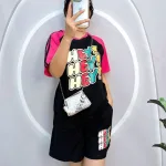 Đồ bộ quần đùi áo tay ngắn phối 2 sọc viền in chữ hey