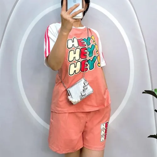 Đồ bộ quần đùi áo tay ngắn phối 2 sọc viền in chữ hey
