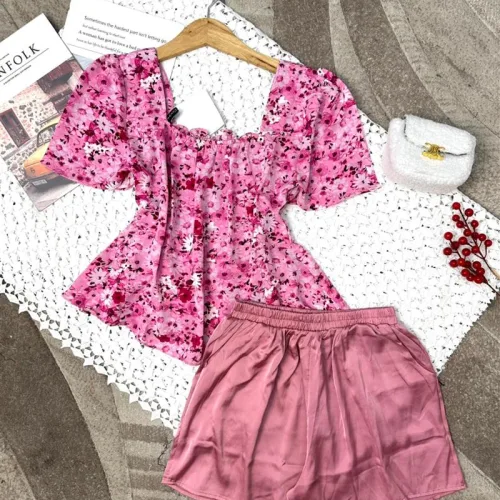 Đồ bộ quần đùi áo tay ngắn phồng cổ vuông họa tiết
