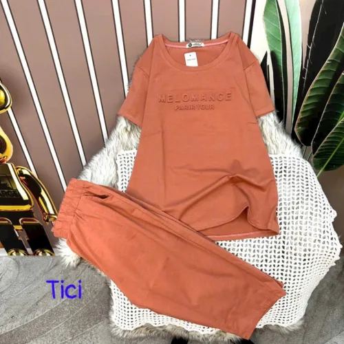 Đồ bộ quần lửng áo tay ngắn in chữ dập nổi