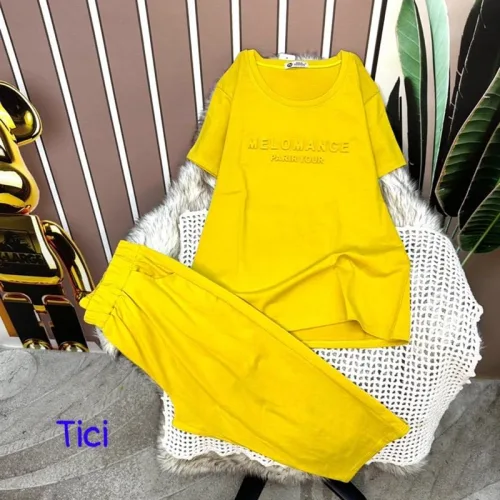 Đồ bộ quần lửng áo tay ngắn in chữ dập nổi