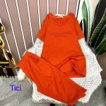 Đồ bộ quần lửng áo tay ngắn màu trơn in chữ dập nổi
