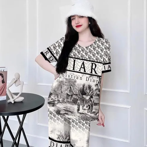 Đồ bộ quần lửng vải xước in hình cổ tròn