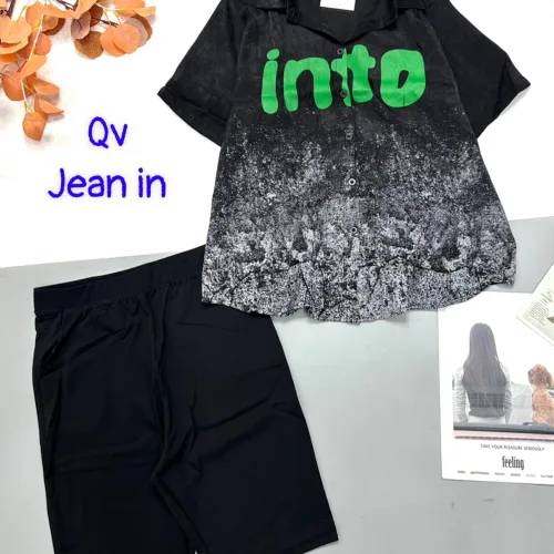 Đồ bộ quần ngố đen áo sơ mi tay ngắn cổ bẻ in chữ