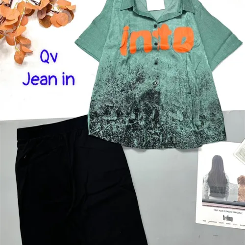Đồ bộ quần ngố đen áo sơ mi tay ngắn cổ bẻ in chữ