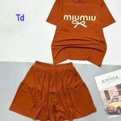 đồ bộ quần váy áo tay ngắn in chữ miu miu