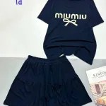 đồ bộ quần váy áo tay ngắn in chữ miu miu