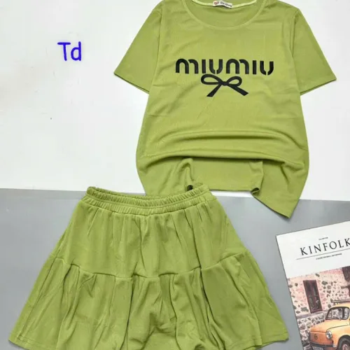 đồ bộ quần váy áo tay ngắn in chữ miu miu