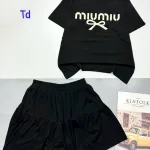 đồ bộ quần váy áo tay ngắn in chữ miu miu