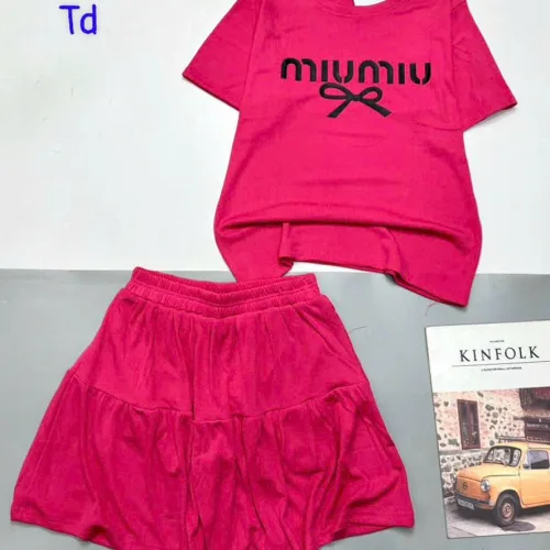 đồ bộ quần váy áo tay ngắn in chữ miu miu