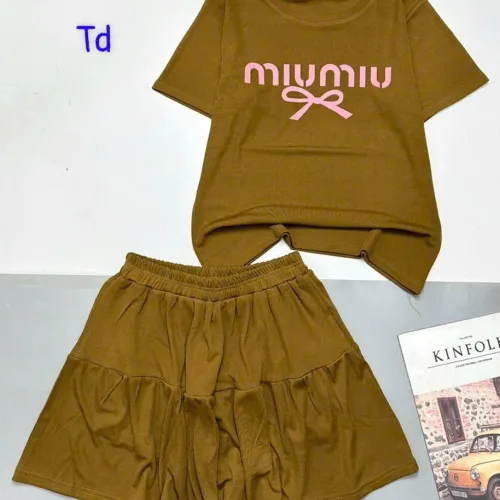 đồ bộ quần váy áo tay ngắn in chữ miu miu