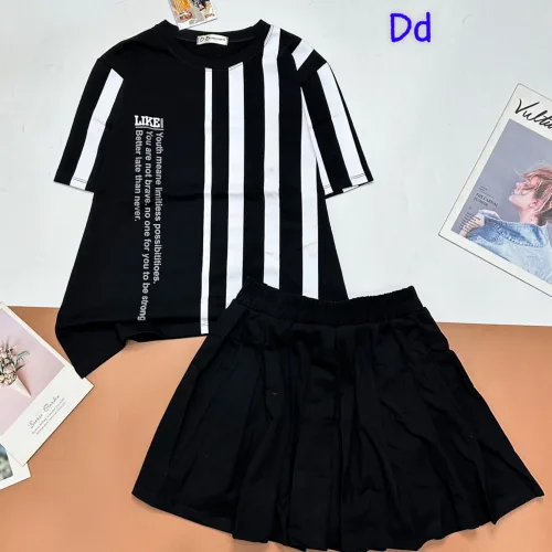 đồ bộ quần váy áo thun tay ngắn in chữ dọc
