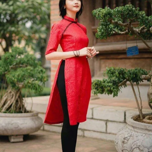 Du xuân cùng áo dài cách tân 2021 thì cả năm đẹp như ý nhé