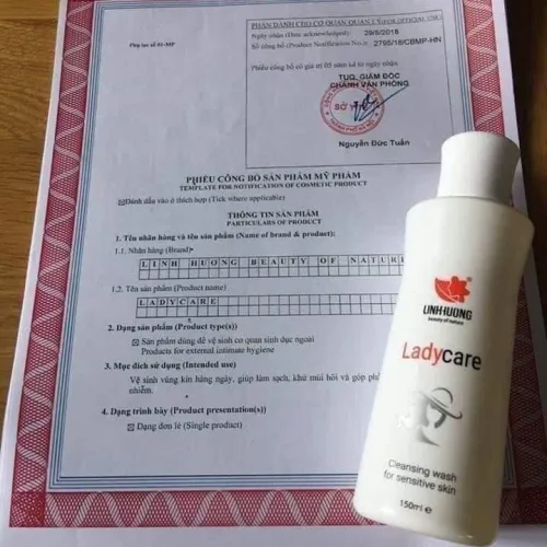 Dung Dịch Vệ Sinh Phụ Nữ Lady Care Linh Hương