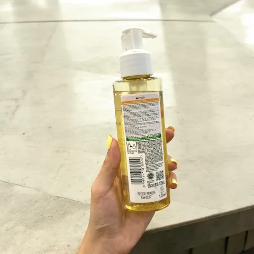 Gel Sữa Rửa Mặt Garnier Sạch Dịu Nhẹ Bright Complete Vitamin C Gel Wash 120ml