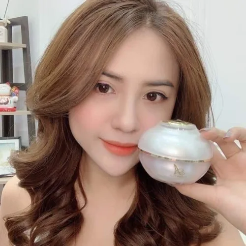 Hoa chỉ tươi khi có người tưới - da chỉ đẹp khi dùng Kem face Pháp thôi