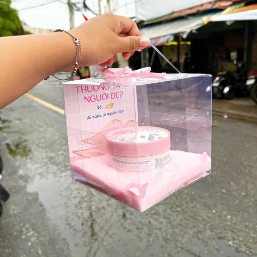 Hộp Quà Tặng Tẩy Tế Bào Chết Dưỡng Ẩm Toàn Thân Dove Hương Hoa Anh Đào 298g
