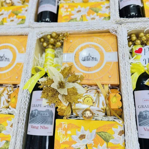 Hộp Quà Tết Chữ Nhật Rượu Vang Nho - Quà Tặng Tết - Quà Trang Trí Tết - Giỏ Quà Tết