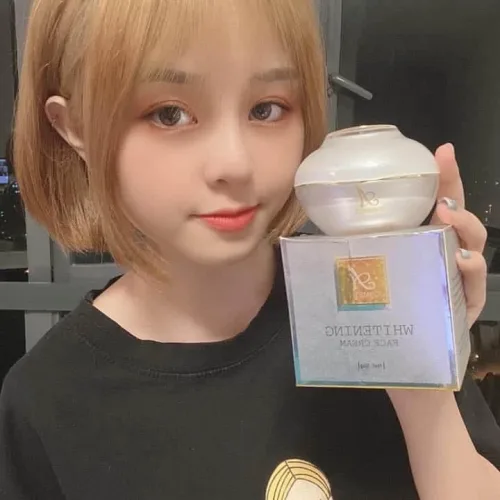 Hot girl dùng kem Face Pháp nhà em đây ạ!