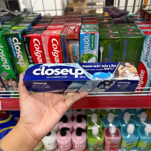 Kem Đánh Răng CLOSEUP Băng Tuyết Sạch Khuẩn 99% 230g