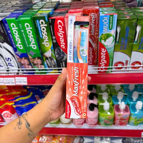 Kem Đánh Răng Colgate Maxfresh Hương Đào Mát Lạnh 225g + Bàn Chải Lông Mềm