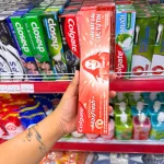 Kem Đánh Răng Colgate Maxfresh Hương Đào Mát Lạnh 225g + Bàn Chải Lông Mềm