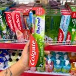 Kem Đánh Răng Colgate Maxfresh Trà Xanh 225g + Bàn Chải Colgate Lông Mềm