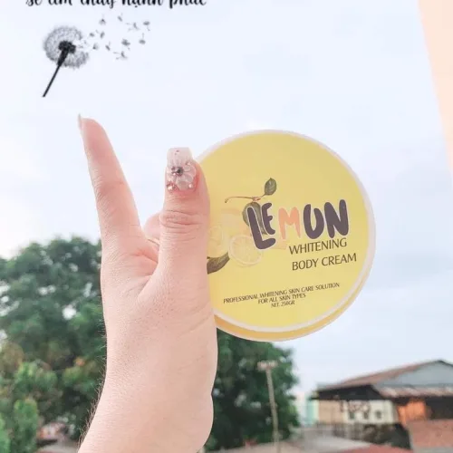 Kem body Lemon nhà em cứ xài 1 – 2 tuần là bảo đảm trắng mơn mởn