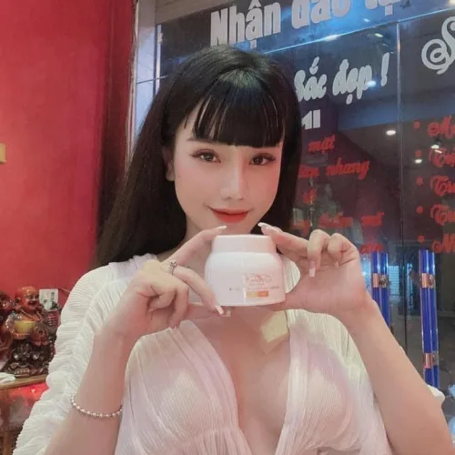 Kem body mềm nước hoa đẹp như hot girl