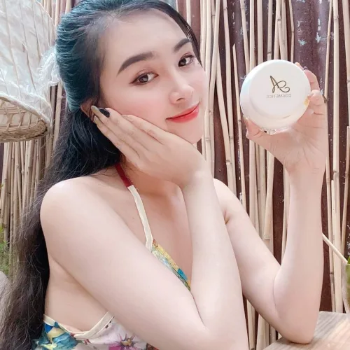 Kem body mềm với chất kem mịn, mềm, thơm, thoa cực mát lạnh