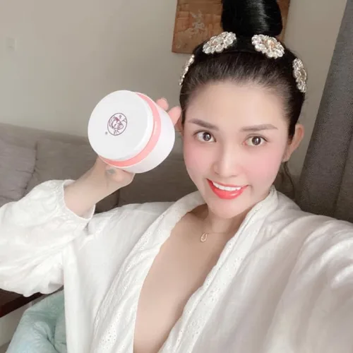 Kem body phấn Bà Lão chính hãng hân hạnh tài trợ làn da trắng, mịn…