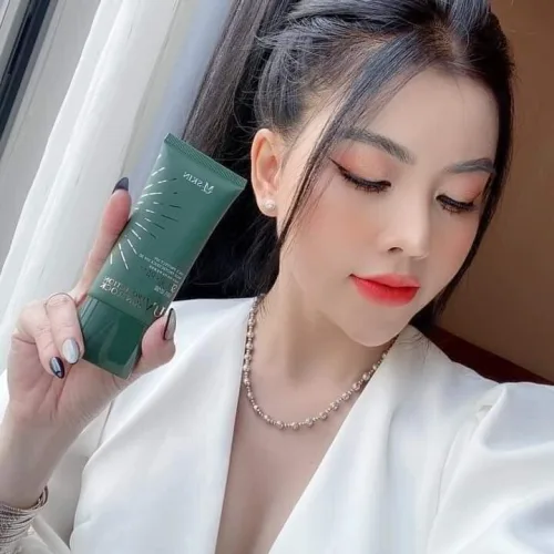 Kem chống nắng MQSkin có chỉ số chống nắng cao bảo vệ da và ngăn bụi bẩm và vi khuản trên da