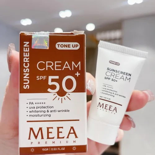 Kem chống nắng size mini 15ml cho chị em nào dùng thử nè