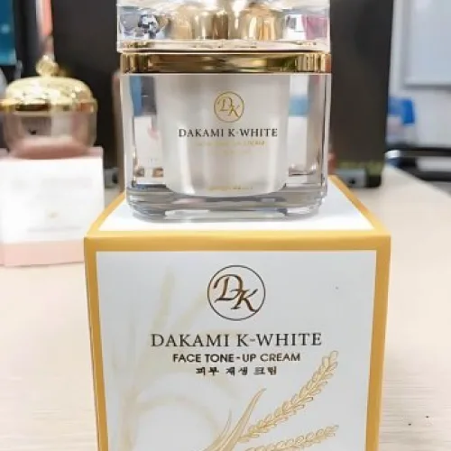 Kem Dakami K-White SPF 50+ PA+++ giúp làm mờ các vết nám tàn nhang  đốm nâu và sắc tố đen trên da