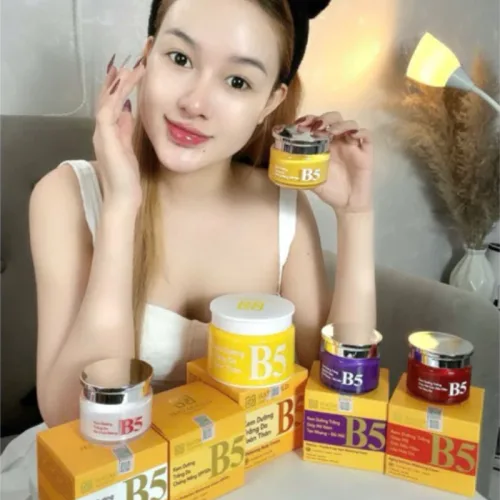 Kem Dưỡng Sáng Da B5 Hatagold Cosmetics Màu Đỏ10g