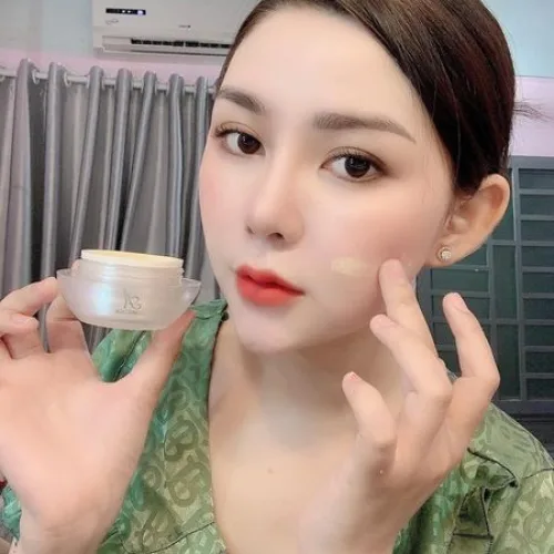 Kem Face pháp biến hoá mọi cô gái có làn da khuyết điểm thành trắng hồng mịn màng không tì vết A COSMETIC
