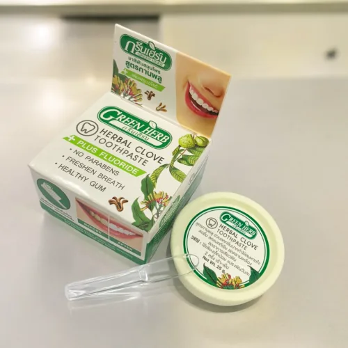 Kem Tẩy Trắng Răng Green Herb Thái Lan