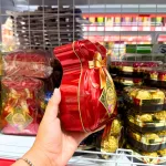 Kẹo Sữa KING HENRY BONART Nhân Trái Cây Hình Túi Tiền Hộp Thiếc 2 Màu 90g