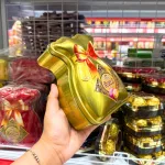 Kẹo Sữa KING HENRY BONART Nhân Trái Cây Hình Túi Tiền Hộp Thiếc 2 Màu 90g