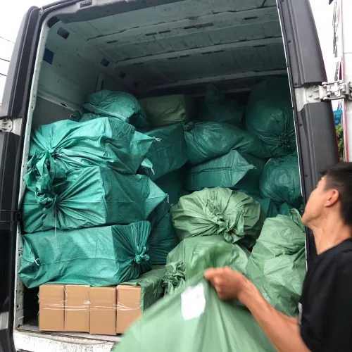 Khách cần lấy sỉ quần áo mỹ phẩm nước hoa hoặc ăn vặt kiếm nhà em nha.