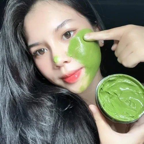Khách đắp mặt nạ diếp cá xanh Meea Organic dễ thương quá ạ