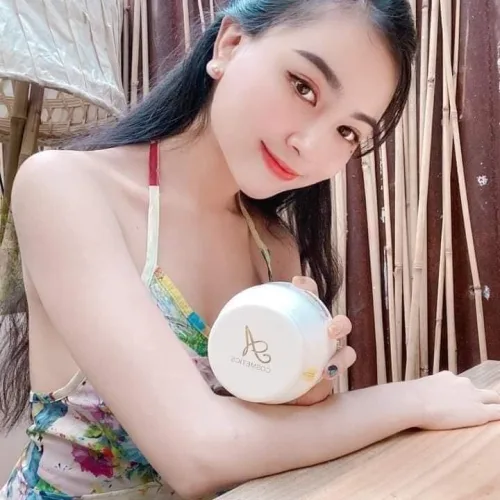 Khách dùng kem body mềm đẹp lồng lộng như vầy nè trời!